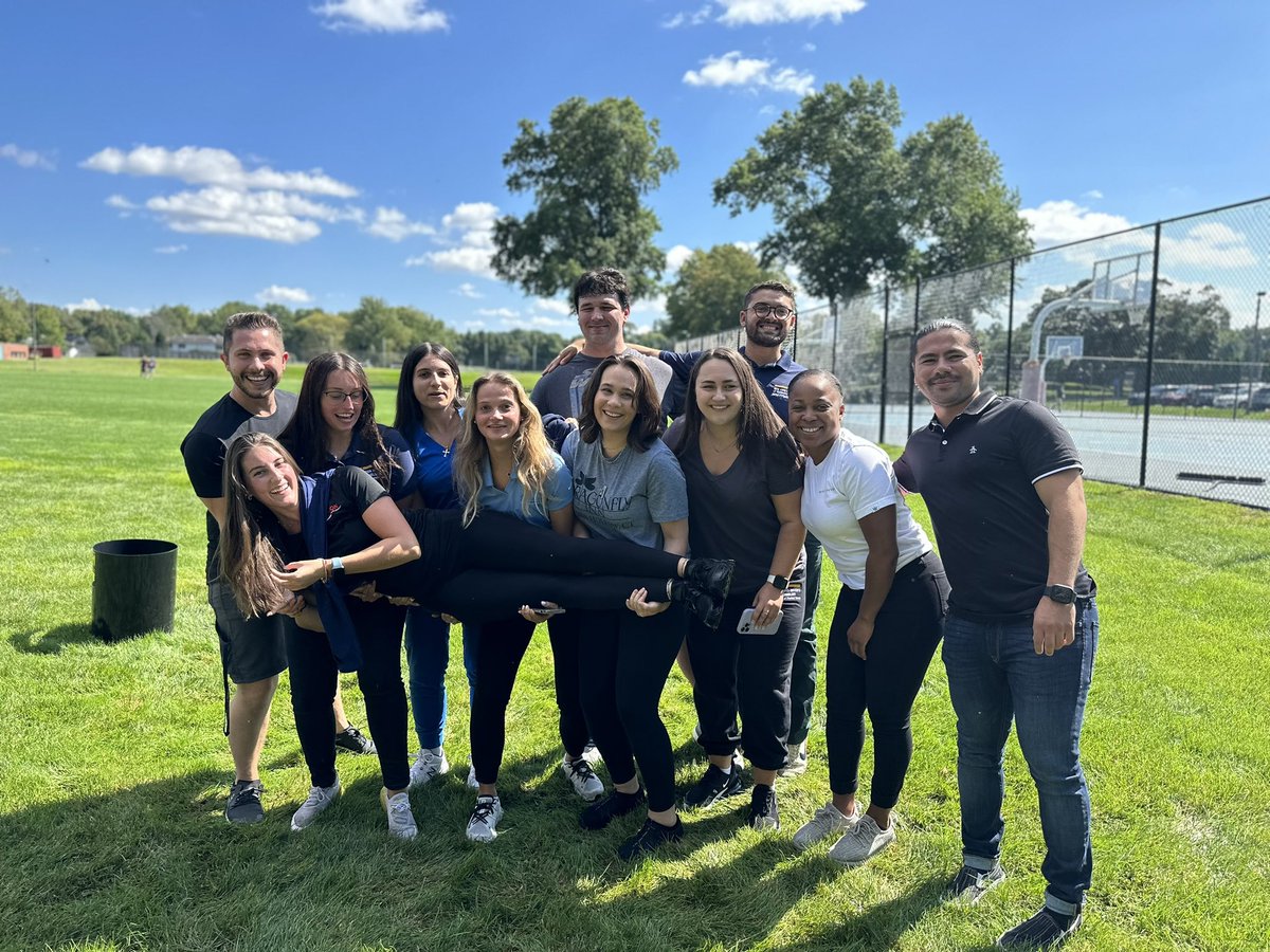 NyitShp's tweet photo. Beautiful day for our Annual Welcome Back DPT students event. #SHP #NYIT #NewYorkTech #PhysicalTherapy #DPT #GetOutside #PTSchool #WelcomeBack https://t.co/Znly9Coc5D