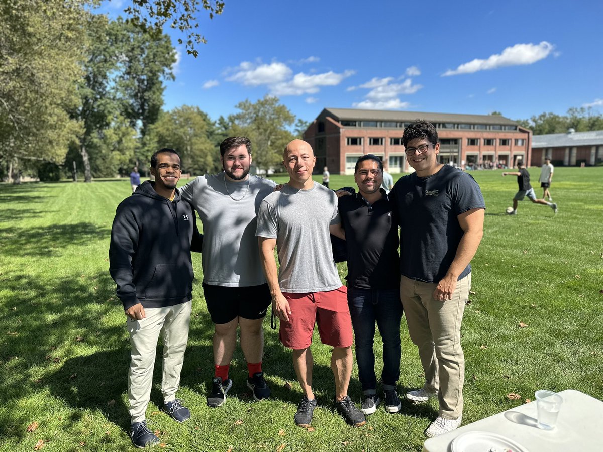 NyitShp's tweet photo. Beautiful day for our Annual Welcome Back DPT students event. #SHP #NYIT #NewYorkTech #PhysicalTherapy #DPT #GetOutside #PTSchool #WelcomeBack https://t.co/Znly9Coc5D