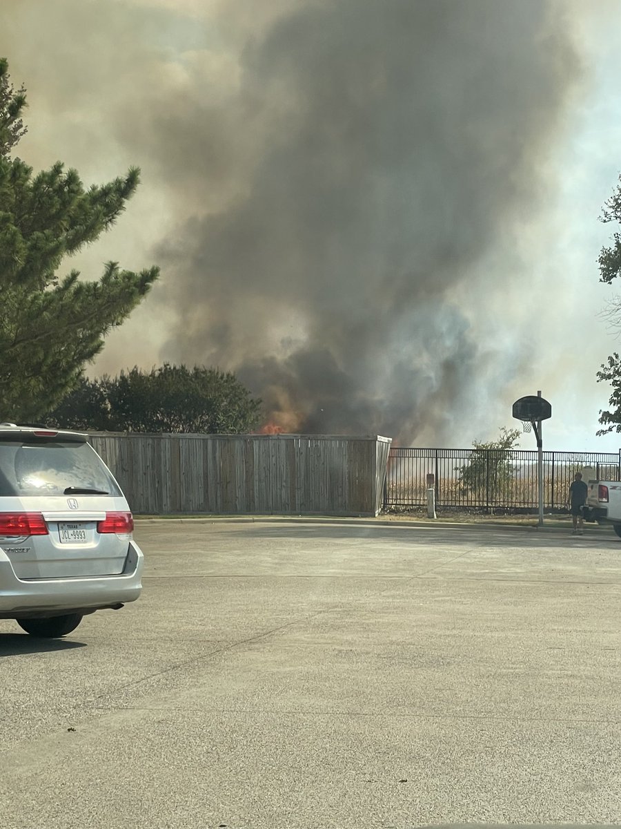 BelovedSoul333's tweet photo. @FlowerMoundFD Glad to see our FlowerMound FD arrive on the scene. https://t.co/Q4qFuSIkpM