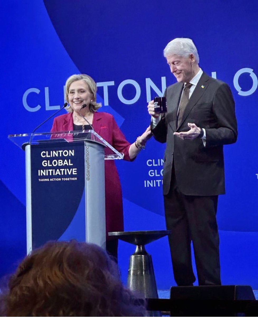 dianejeffersonc's tweet image. Bill and Hillary earlier today 💙 #CGI2023