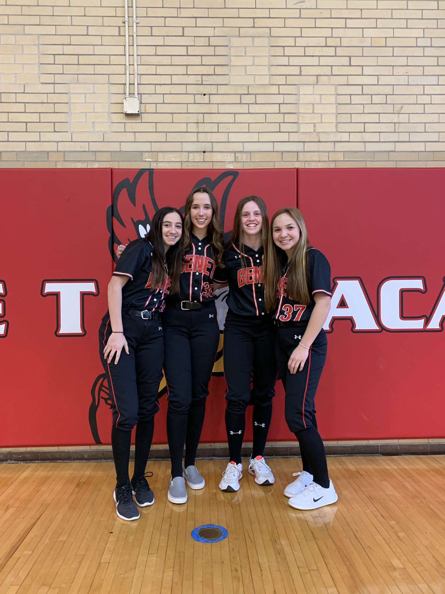 BenetSoftball's tweet photo. Throwback to the 2022 season for our seniors last benet softball preseason meeting!
🏠 Caf
⏰ Right after school
🗓️Next Wednesday (Sep 27th)
Reach out to any current player, coach jerry, janet, or ray with any questions❗️❕
#nins #babich #chap #captainG https://t.co/Gjwk6xpmPO