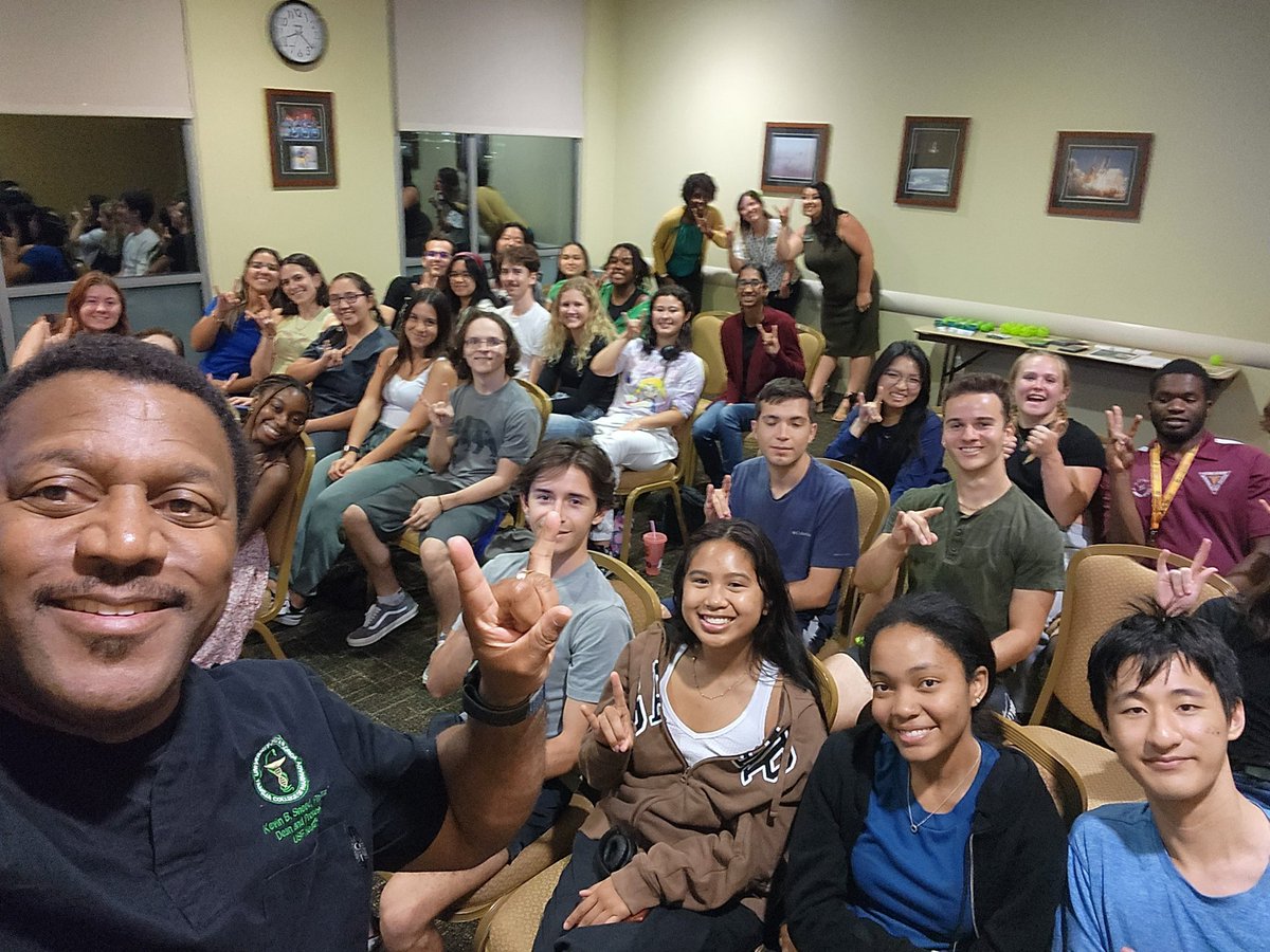 KevinBSneed's tweet photo. The @USFCOP #BulletTrainToTheFuture tour is off to a Fantastic Start!🚄 The #Energy from the @usfprepharmacy Society at the @USouthFlorida campus was Truly unchartable!
🔥⚡️💥 They are truly the  #FutureOfPharmacy!  👩🏻‍⚕️👨🏾‍⚕️👩‍🔬 #JoinUs #ITEHC https://t.co/08FwVxlB5a