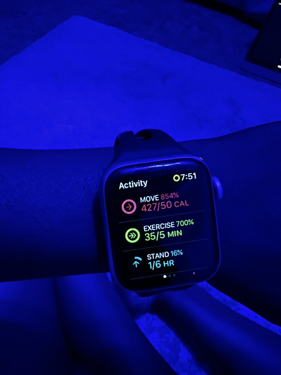 afroballerina's tweet photo. @Apple what’s the deal with this #AppleWatch glitch?!? Been wearing since 9am. Why is it only clicking 1 hour standing?!? And now it’ll be too late to close all rings and I’ll break my longest streak ever!!!!! BUT I’VE LITERALLY BEEN ON MY FEET ALL DAMN DAY!!! https://t.co/t3BR26rzjE