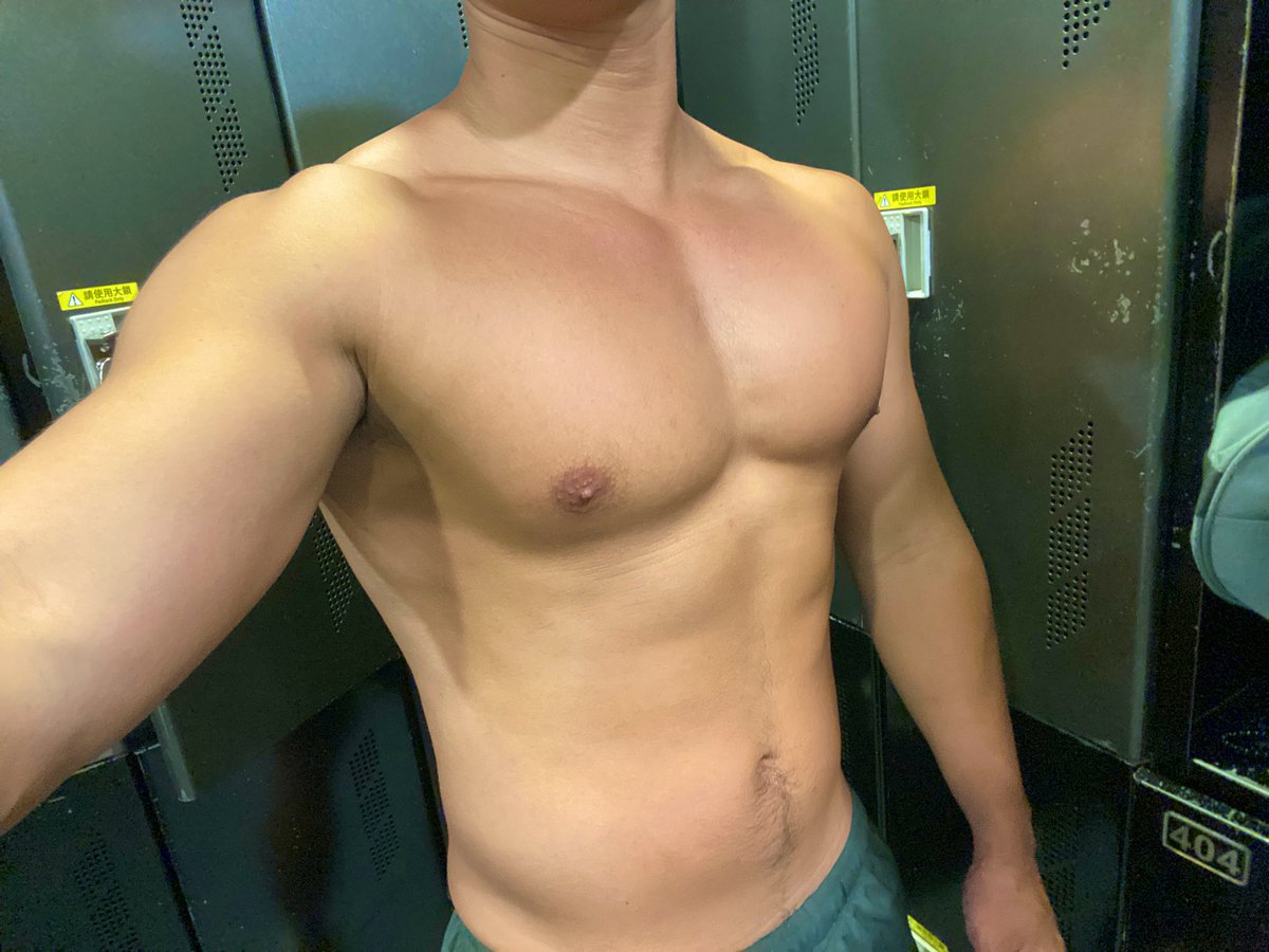 chiohaihai's tweet photo. 2023.09.19
至今才發現直接自拍是練胸後最好呈現充血度的方式🥸 （沒拍到臉也能加分，提供給各位參考。 https://t.co/iSvhTVSYmx