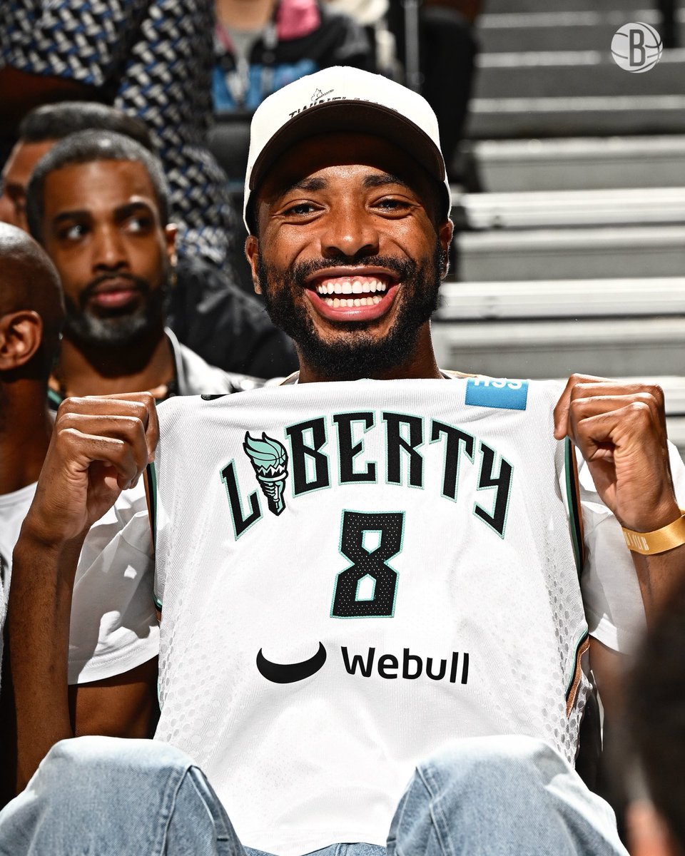 BrooklynNets's tweet photo. 🗣️ LET’S GO @NYLIBERTY https://t.co/PJt0TQB3Ml