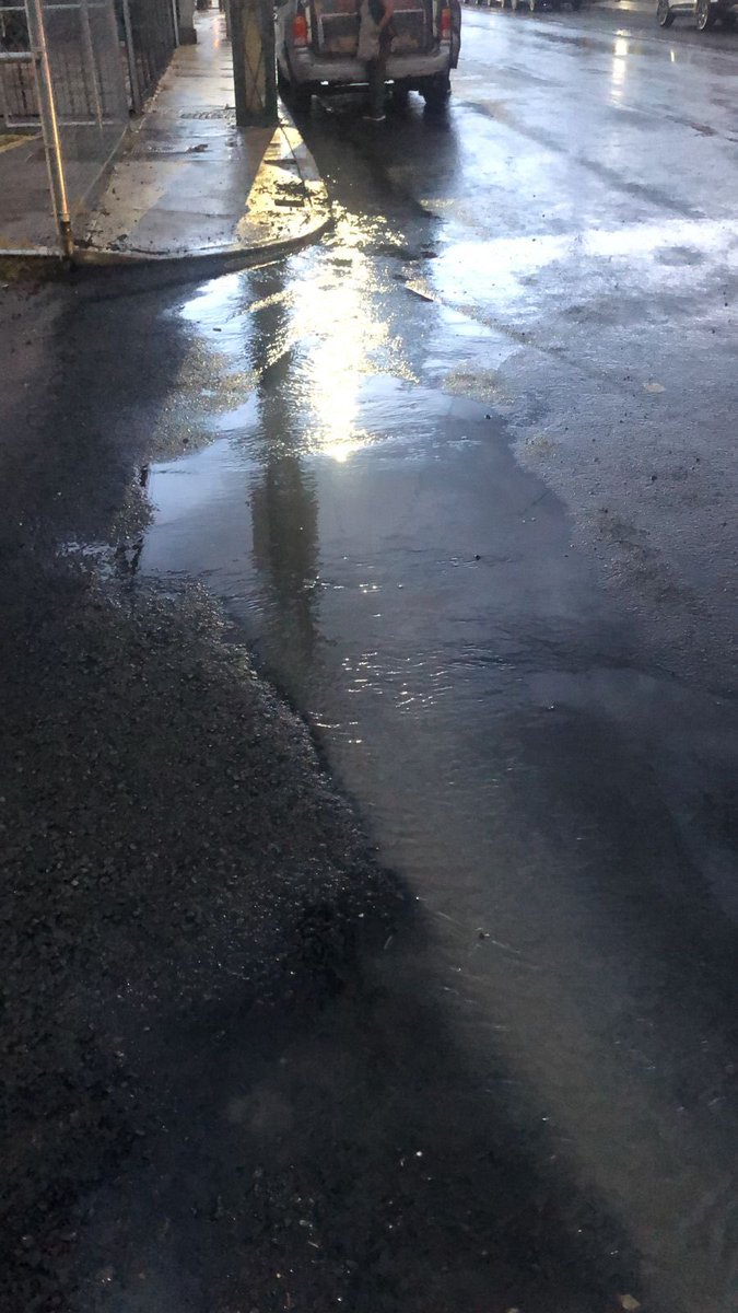 DomRichm's tweet photo. Buenas tardes! Solicitamos apoyo, reportamos la rehabilitación de la #95Pte entre Blvd Carmelitas y #UEMAC a quien corresponda! @eduardorivera01 @InfraPue @PueblaAyto están encarpetando mal se inunda con el nuevo material @Colono_Alerta @ConyCespedes @agusVT812 @RupiReportero_ https://t.co/CHKEaS5t4o