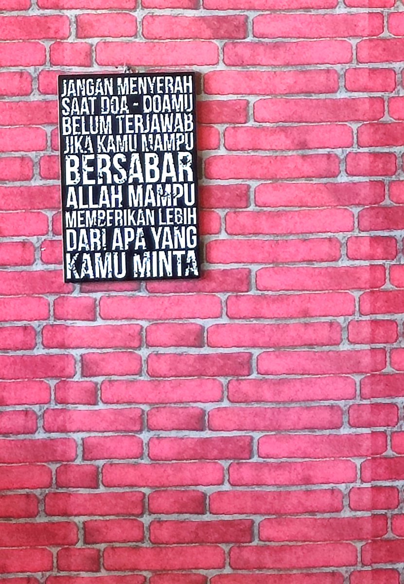 Tulisan di dinding tempat makan bubur ayam pagi ini.