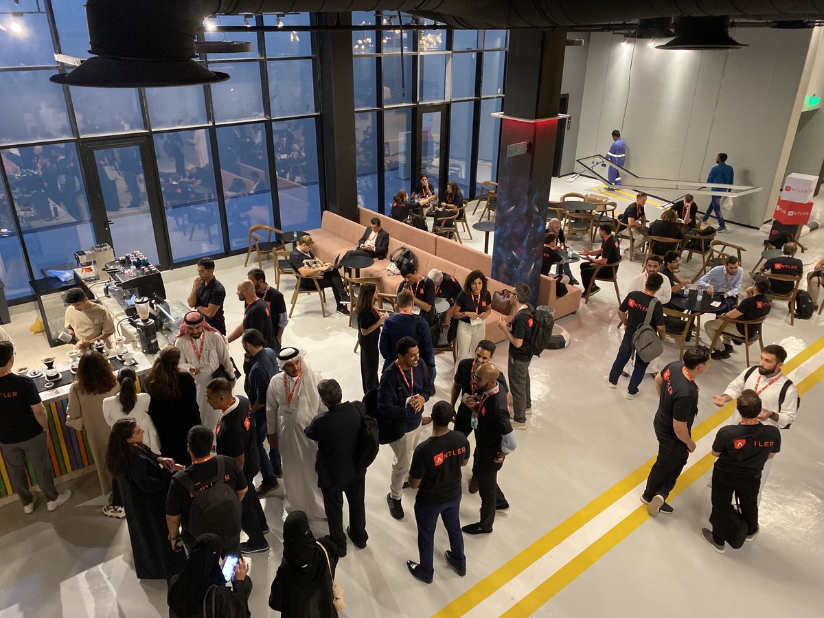 Very excited that we launched our inaugural program in Riyadh 🇸🇦!🚀

3,000 applications. 90 founders joining. Awesome. 

Some stats about the founders:
🎯 67% have startup experience
🌎 34 nationalities

Congrats to <a href="/jonathan_doerr/">Dr. Jonathan Doerr</a> &amp; the <a href="/AntlerMENAP/">Antler MENAP</a> team. Big moment. 💥