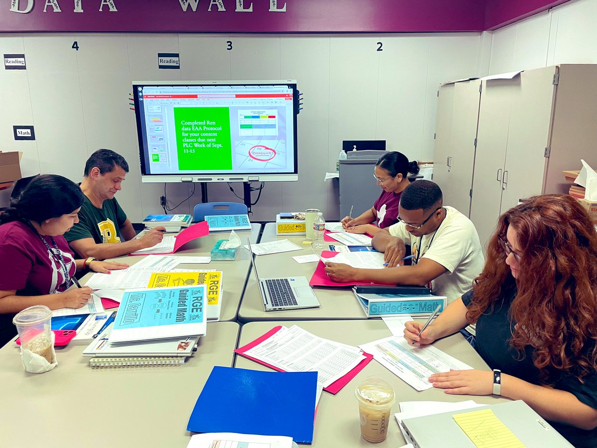 RGE_Rangers's tweet image. A family that plans together, SUCCEEDS TOGETHER✨!!! #RGEfamily #SuccessNothingLess @rhondamason14  @wendynunezae @carloslewisjr     @barreratweets   @drkwabena   @olverafbisd    @fortbendisd @fortbendliteracy @rgomezedu @1stLudy @1ntervention1st @txreading_diva @AZamora9213