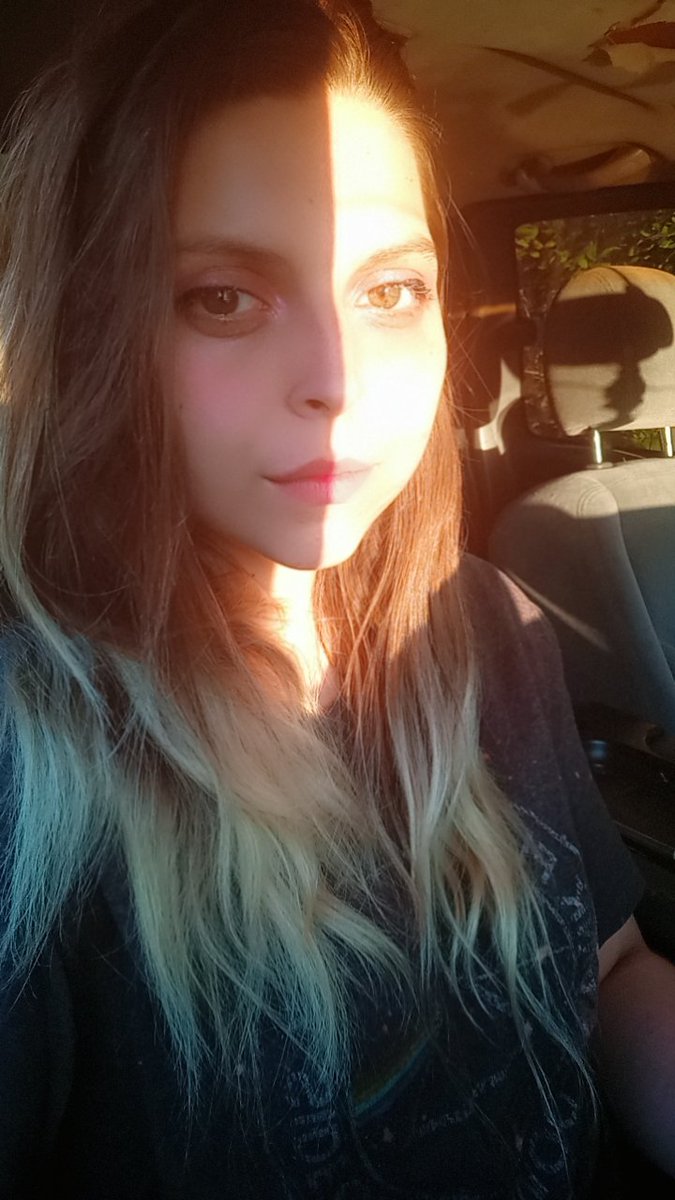 jayceejeenee's tweet photo. Not sure if I love or hate this photo yet so it's going her first lol https://t.co/AwUAaHsDIL