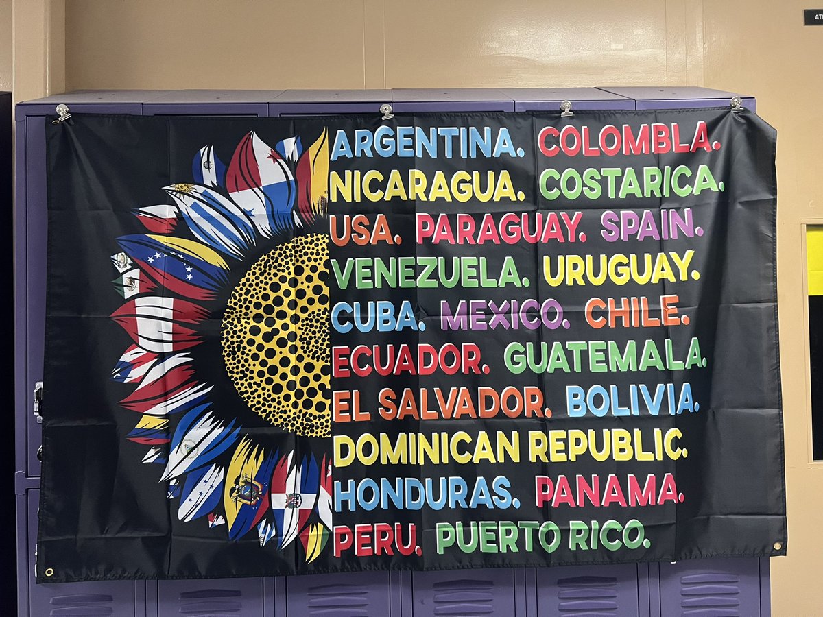 nnpsDLI's tweet image. Menchville High School’s World Language hall is filled with banners, pictures, posters, and student work in honor of Hispanic Heritage month! It’s awesome! #NNPSproud #worldlanguages #duallanguageimmersion #HHM2023