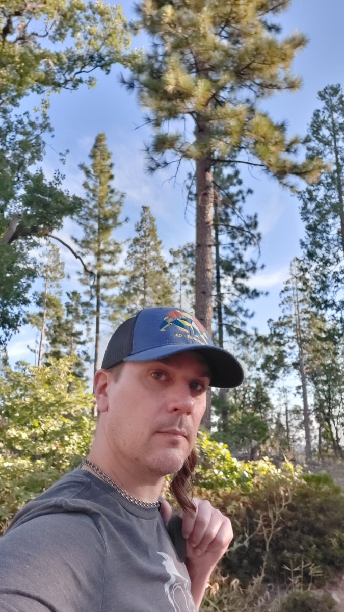 drabashadowski's tweet photo. picked up some brews at the local food mart and now i-m ready to kick back and enjoy some @TWoTcast
#TheWheelOfTime 🍻
#Damane⛓️ https://t.co/4QemCrIcMW