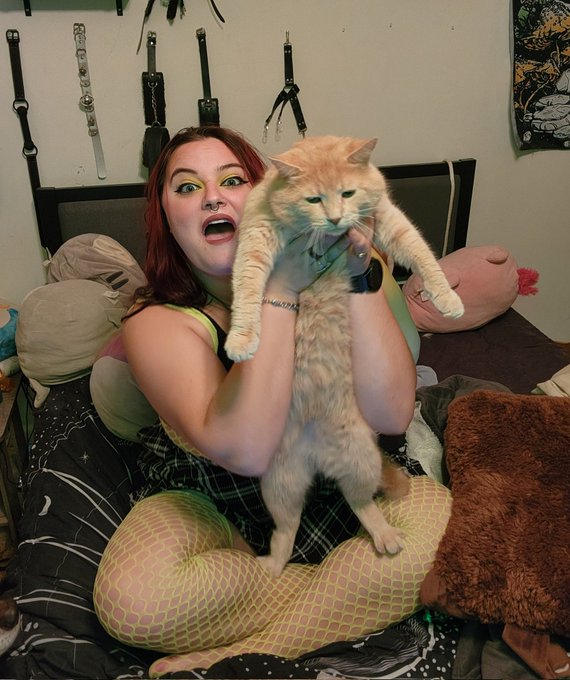 I promise I was trying to take cute pics. Ralph had other ideas... https://t.co/co2qFR3dML