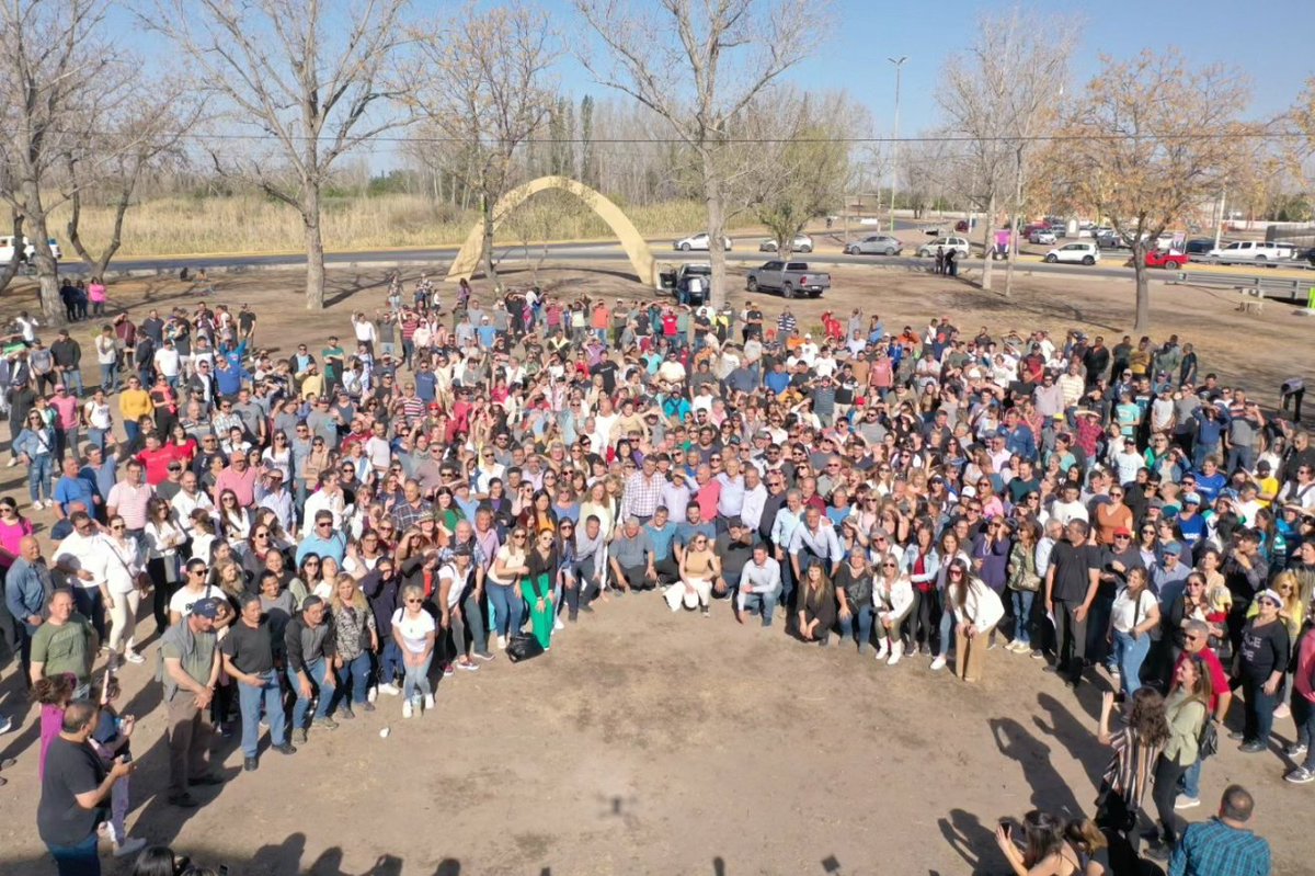 Yo creo en Rivadavia y creer es crear, por eso estamos trabajando en una Nueva Región Este.

Gracias a todas las familias que día a día nos reciben y escuchan nuestro proyecto. 

Este es el equipo y si hay equipo, hay FUTURO. El domingo acompaná al @frentecambiamza.