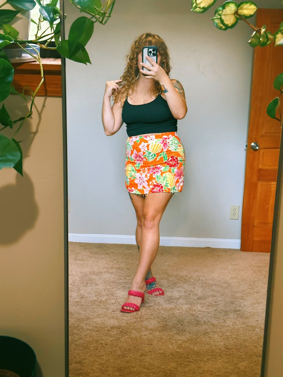 RePeachGA's tweet photo. Listed this cutie 🍊 skort on Depop along with some other lovely skirts (some on sale, link in bio!) 🍍🌺
#Repeach #repeachga #bambootraders #skort #depop https://t.co/6uliYp4KAS