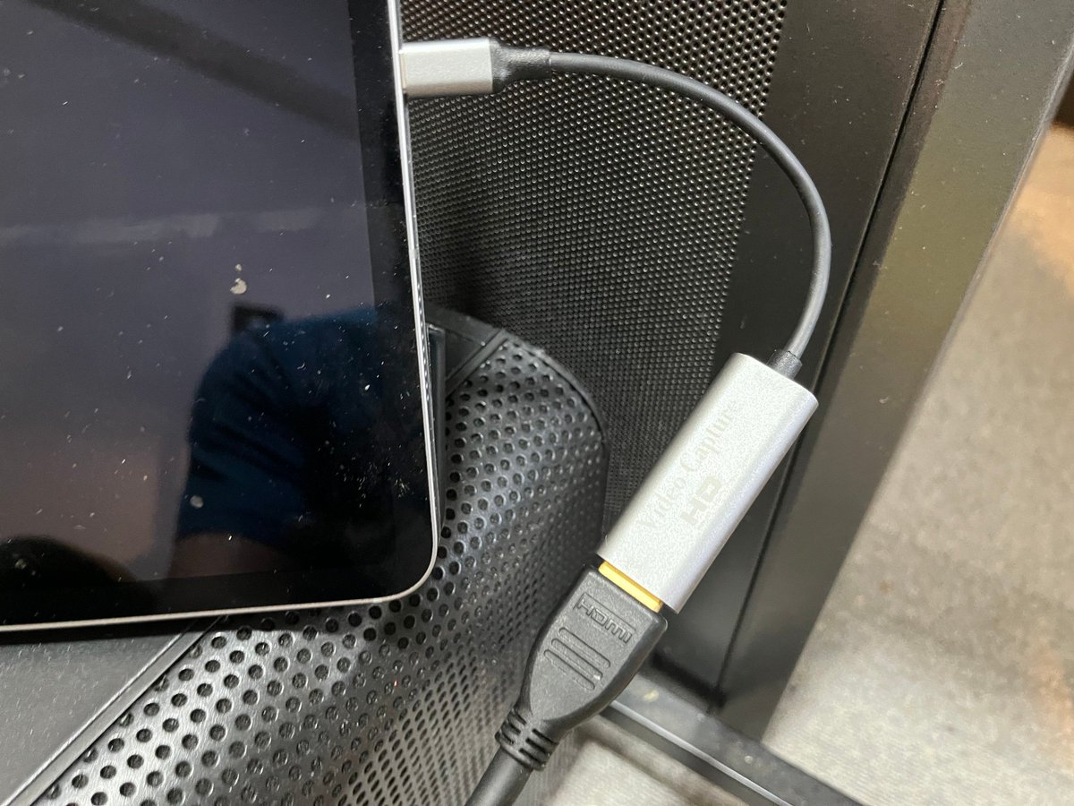 shimarin's tweet photo. PCトラブルシューティング勢に朗報ですが、iPadOS 17でビデオキャプチャデバイスからの入力に対応したので iPadがモバイルディスプレイとして使えるようになりました。USB-C接続のビデオキャプチャアダプタを経由してHDMIで接続します。 https://t.co/uP0TOCeQJy
