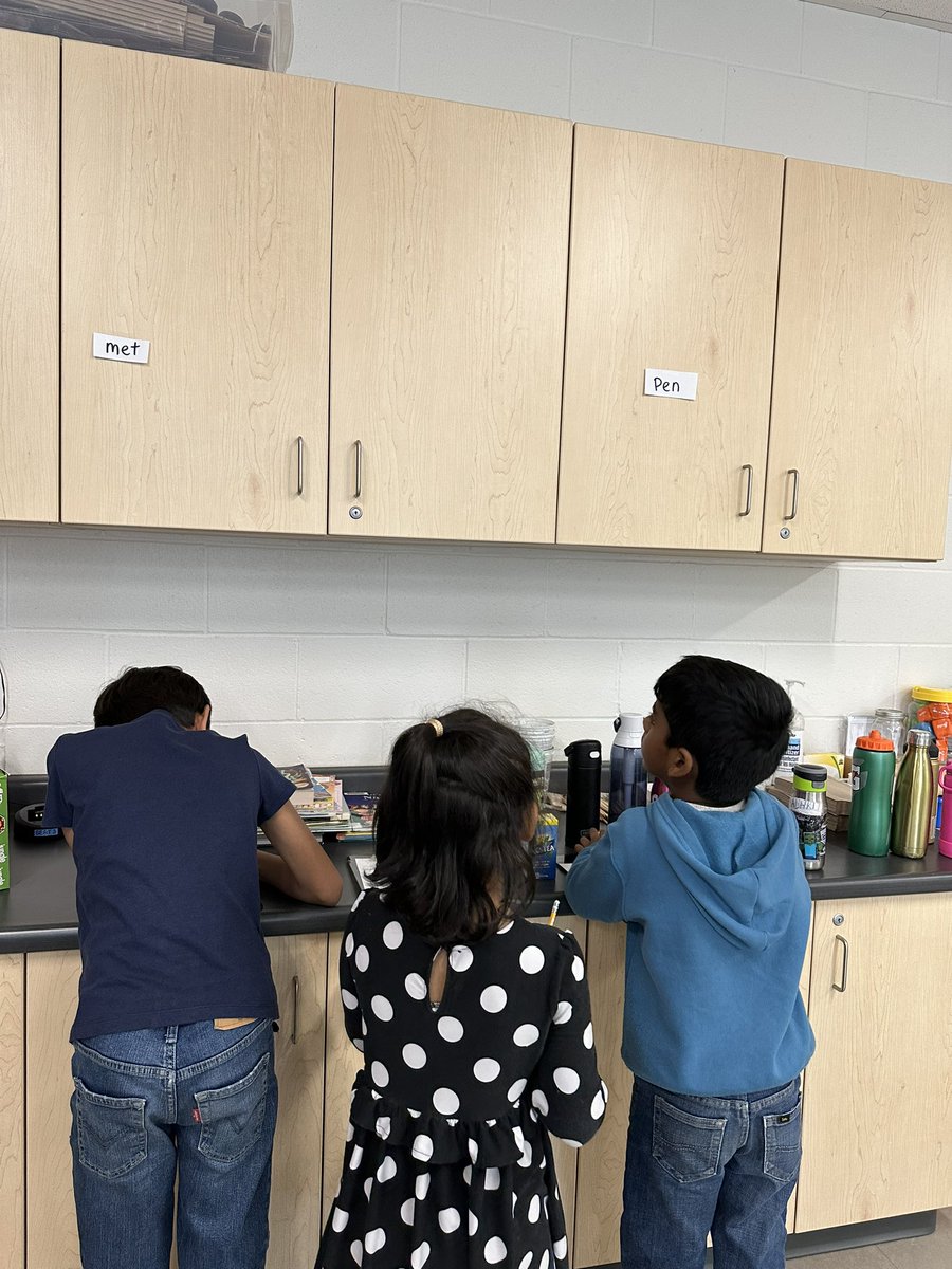 Today grades 2 and 3 participated in their first write the room! Students walked around the classroom to find some short a and short e words. They even sorted them! 
<a href="/DesmondHDSB/">Viola Desmond Public School</a>