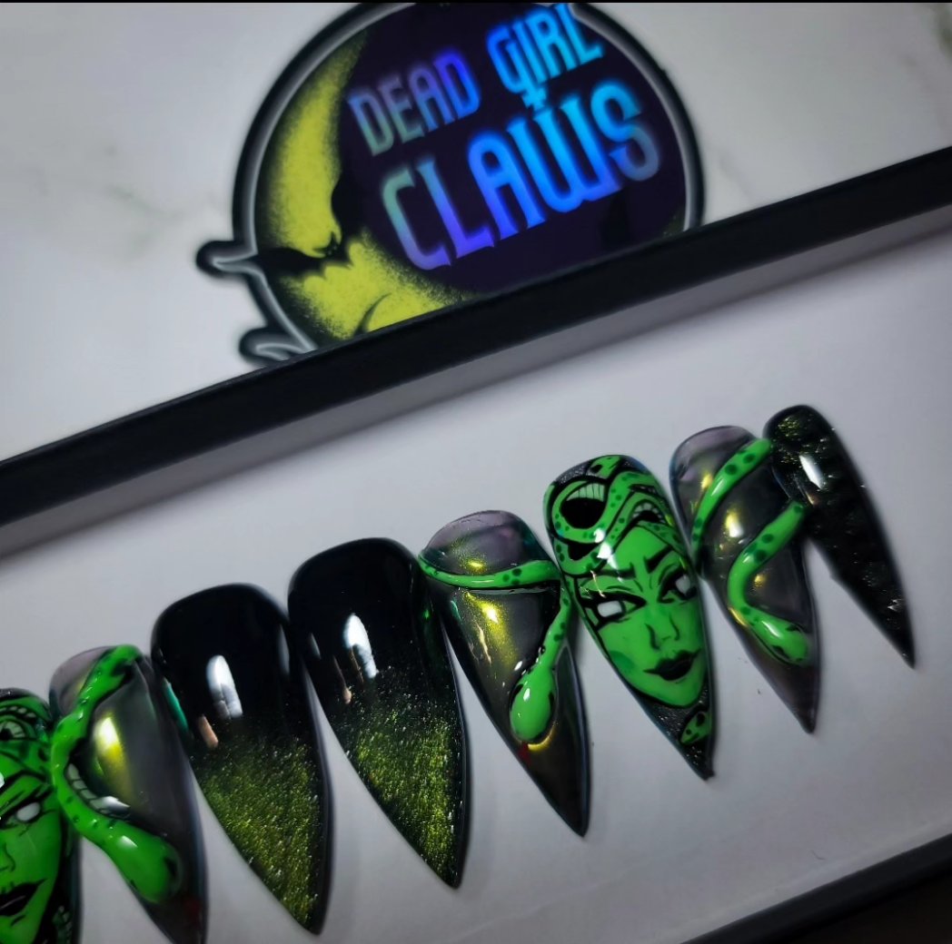 LIVING DEAD MAKEUP tweet media