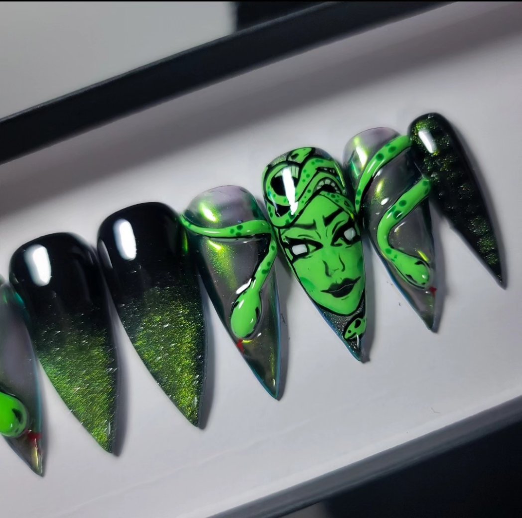 LIVING DEAD MAKEUP tweet media