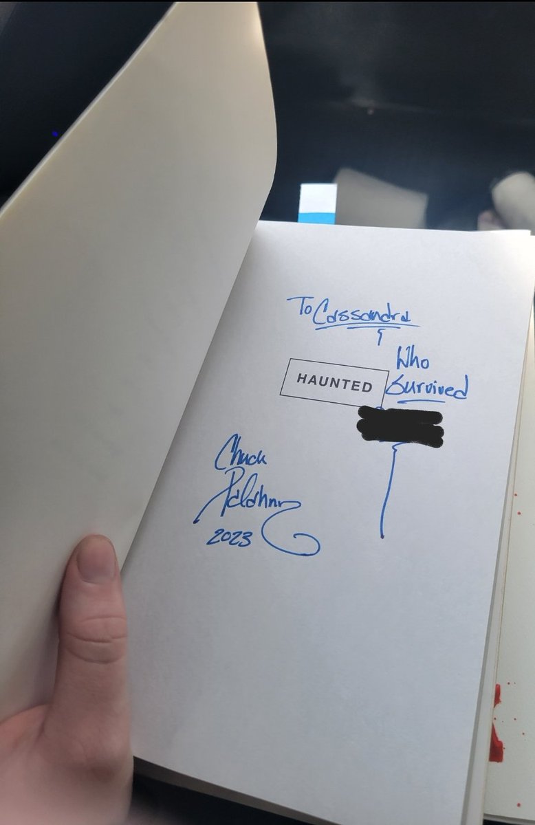 BattyBriefs's tweet photo. I got to meet my favorite author, @chuckpalahniuk today. 🖤🖤🖤 https://t.co/FXG7rSMBRb