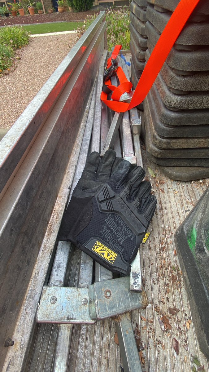 jasking74's tweet photo. First day with these bad boys &amp; already feel the difference #10x #mechinxwearmpact #ppe #trafficcontrol #day1 #FYI https://t.co/Yh3zeJt1JK