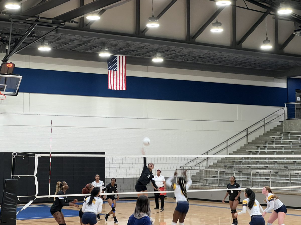 J_MOtivated's tweet photo. Tyler High Volleyball in action against Pine Tree at the Lions Den 🦁🏐 https://t.co/SeQTIAPxjE