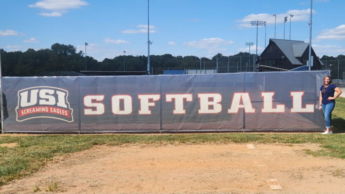 I had a great visit with <a href="/USISOFTBALL/">USI SOFTBALL</a>  yesterday! Thank you so much to the coaches and players for hosting me! <a href="/kunkle18/">Sue Kunkle</a> <a href="/MacKenziDorsam/">MacKenzi Dorsam</a>