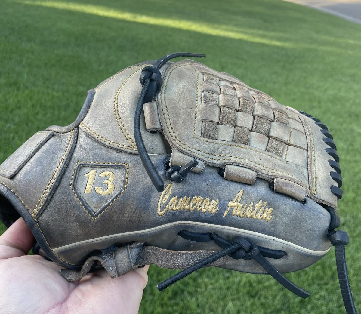 MWGloveWorks's tweet photo. Clean, condition and relace of this @44procustom glove that belongs to Cameron Austin who plays for the Wichita Grays. #gLOVE #relacedontreplace @ballplayersbalm @buyfastpitchgloves https://t.co/fyBLHBLd4G