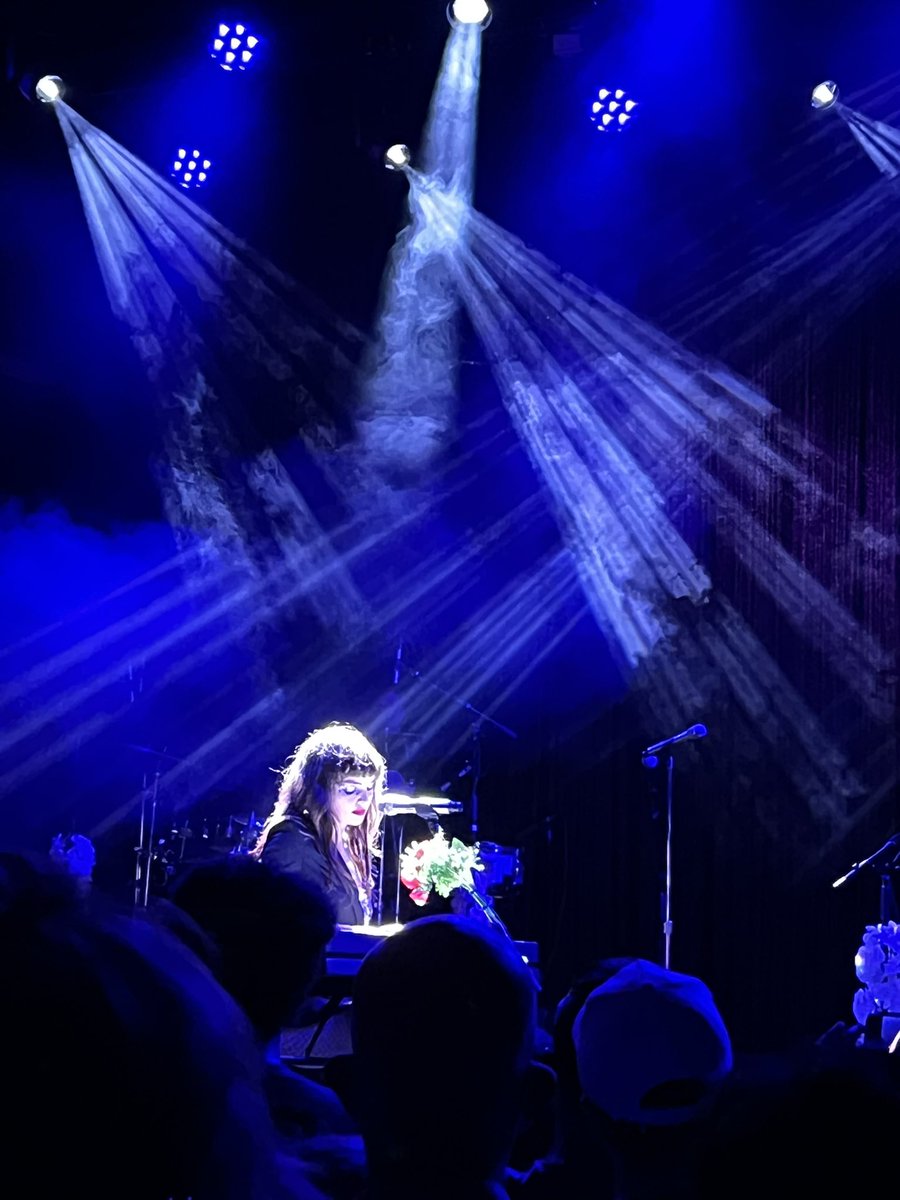 ryanmeitzler's tweet photo. Thank you Lauren Mayberry (and ggwend0lyn!) for an absolute banger of a show last weekend 🥀 https://t.co/c6dQW1rQQF