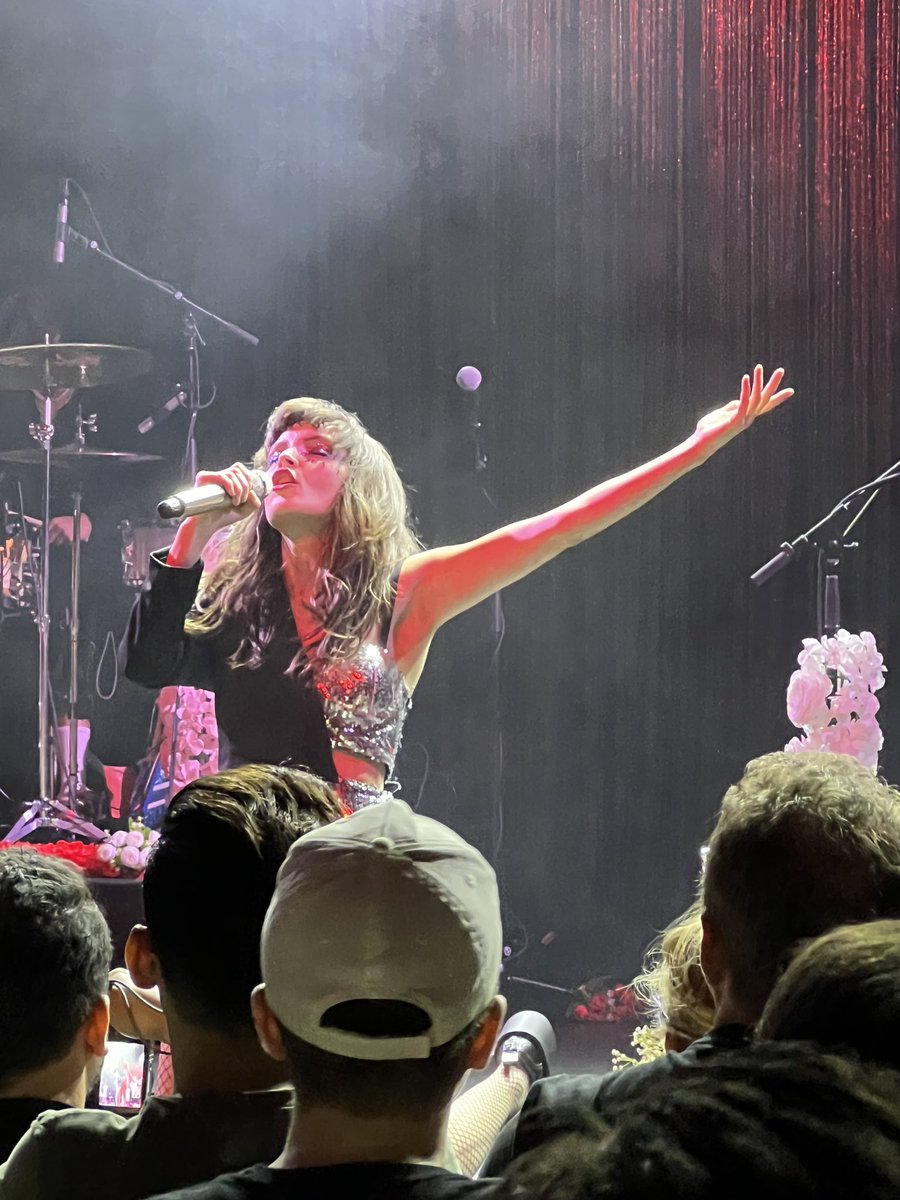 ryanmeitzler's tweet photo. Thank you Lauren Mayberry (and ggwend0lyn!) for an absolute banger of a show last weekend 🥀 https://t.co/c6dQW1rQQF