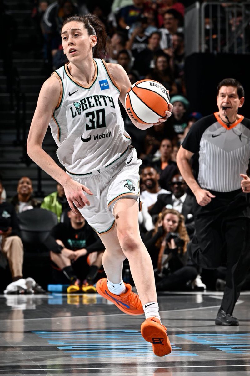 TheSeafoamWall's tweet image. Breanna Stewart in Game 2:

🗽 27 PTS 
🗽 9 REB
🗽 3 BLK
🗽 2 STL