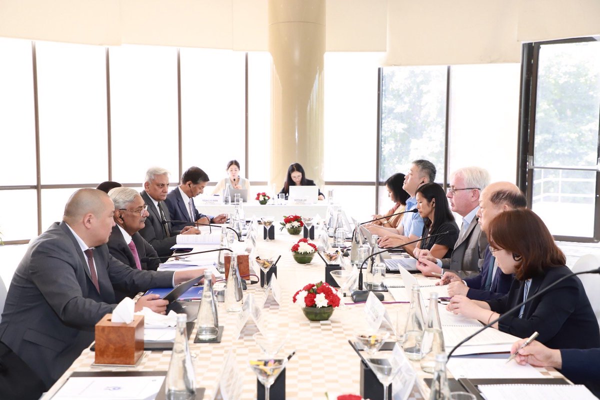 Vidurji's tweet image. Today, 28th meeting of the NHRIs of Asia Pacific countries &amp;amp; biennial conference to be inaugurated by Hon’ble President of India. Yesterday, NHRC, India led by Chairperson Justice Arun Mishra had a meeting of APF governance committee led by their Chair &amp;amp; Deputy Chair.