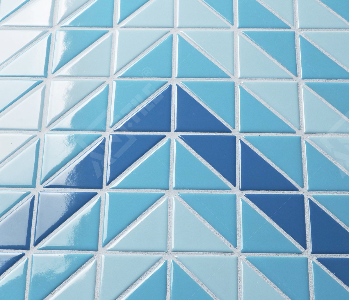 Ant_Tile's tweet photo. These chevron pattern blue triangle #mosaic #tiles  works perfectly to make a striking look to the #swimmingpool bottom design, add great characters to the villa house project.
❤️ Free Sample, OEM project Accept
❤️More at: https://t.co/nJPJ91RKWo
#pooltile #remodeling https://t.co/QHMlEBQsPa