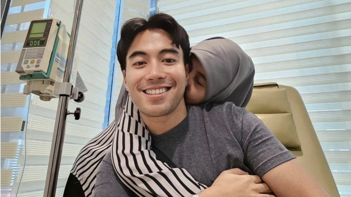 DokterSehatcom's tweet photo. Vidi Aldiano Alami Kanker Ginjal💭💭 

Bagaimana Kanker Ginjal Bisa Terjadi? Mari Kita Bahas!
#VidiAldiano #KankerGinjal #PenyakitGinjal #Adakami #Terbuka #Piting #Blunder https://t.co/hhZaCRZ6Kl