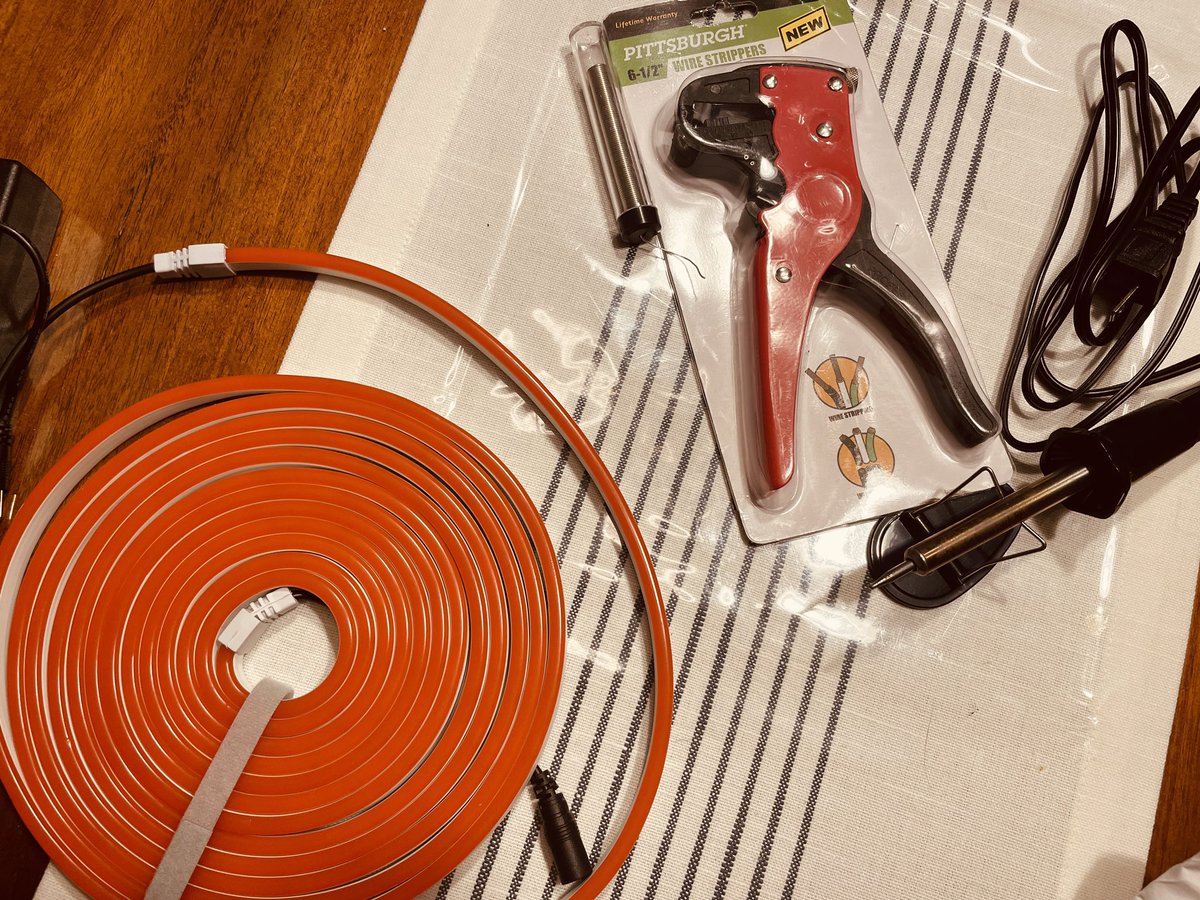 🥳The palpable joy of lifelong learning. New skills coming my way, so I can share them with my students!  💡Lightbulb moments on #tweetingtuesday <a href="/NSDRISE/">RISE Elementary</a>