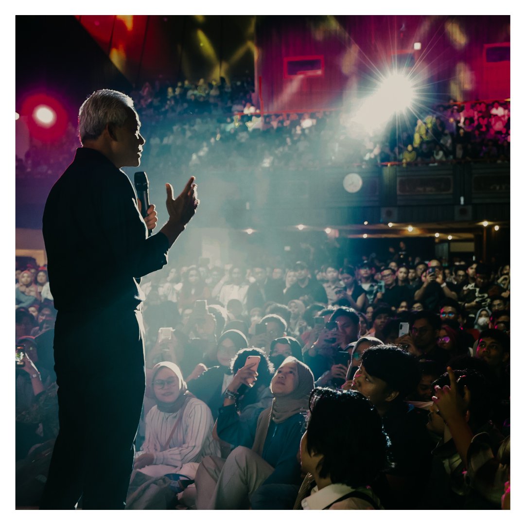 Senang sekali bisa kembali ke kampus biru ini dan mendiskusikan gagasan untuk Indonesia. Terimakasih Mbak <a href="/NajwaShihab/">Najwa Shihab</a> , <a href="/narasitv/">Narasi</a> dan seluruh keluarga Universitas Gadjah Mada 🫰🫰