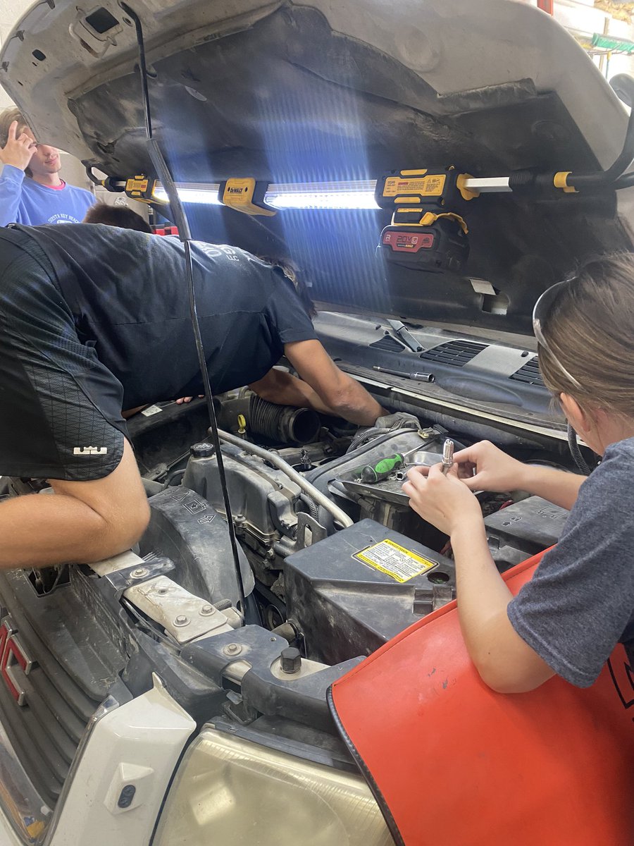 MrZweep's tweet photo. Alternator replacement, oil changes and tune-ups! Lots of project based learning in the automotive shop! #purplepride #ne_sts #teachsts #shopclass #itisagreatdaytobeashopteacher #necareered #neadvantage #cte #iloveps #nelovesps https://t.co/hBDmEH11yx