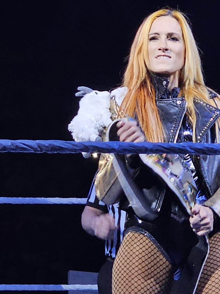 22TheIcon22's tweet photo. @BeckyLynchWWE #WWEBOISE  . https://t.co/tHllucnc01