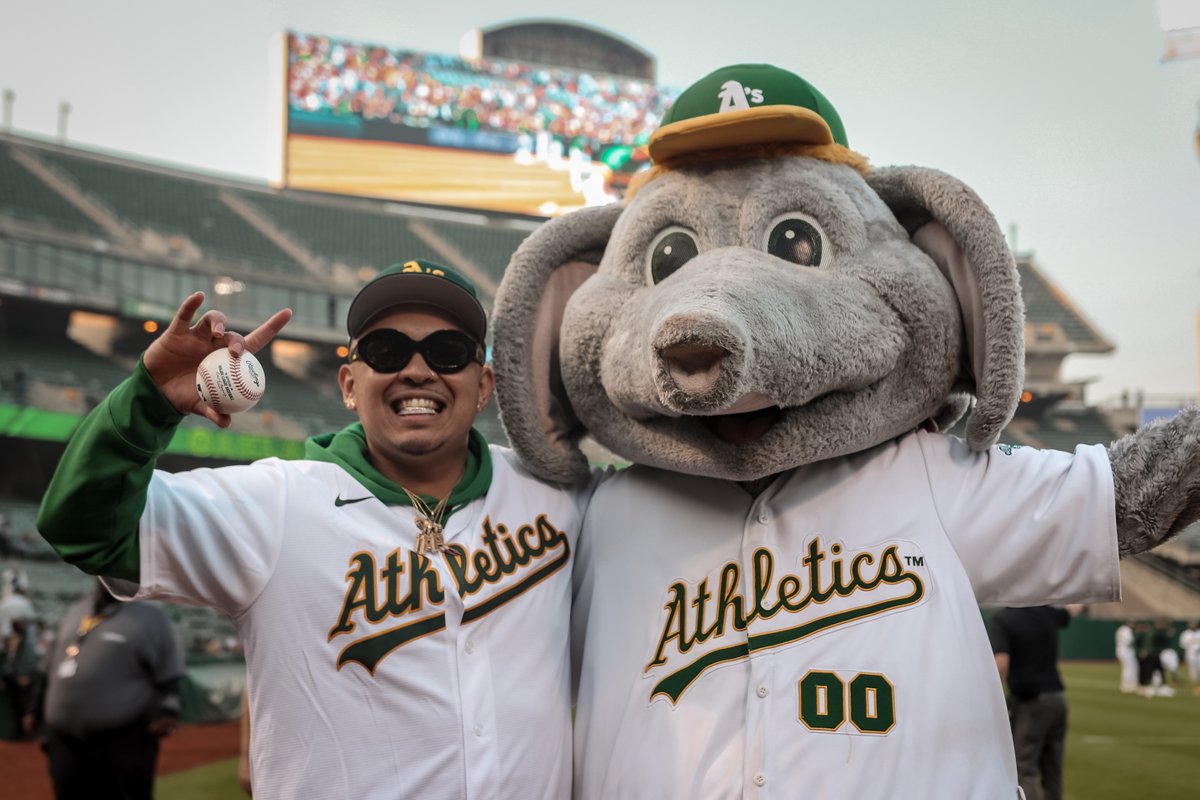 Hangin' with <a href="/p_lo/">P-Lo</a> at Filipino Heritage Night! 😎