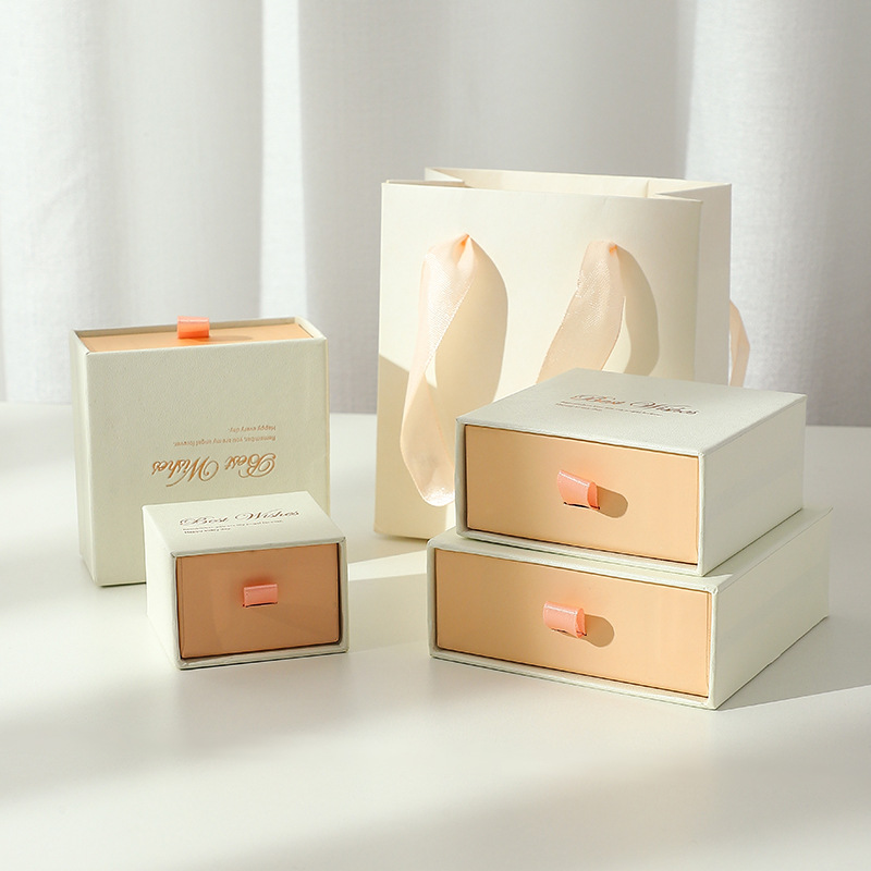 jialanpackage's tweet image. Luxury Jewelry Packaging Gift Box, different sizes.  Stock is available.
MOQ for customized boxes: 500pcs for one design and one size.

Yiwu Jialan Package offers OEM &amp;amp; ODM service for paper boxes and bags.
Web: good-package.com/?twitter=1
#giftbox #customizedboxes #jewelrypackaging