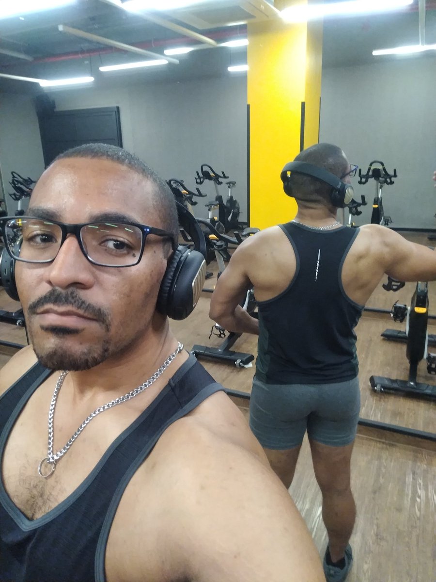 carlosguzacosta's tweet image. Dando forma a mi espalda #BackGains