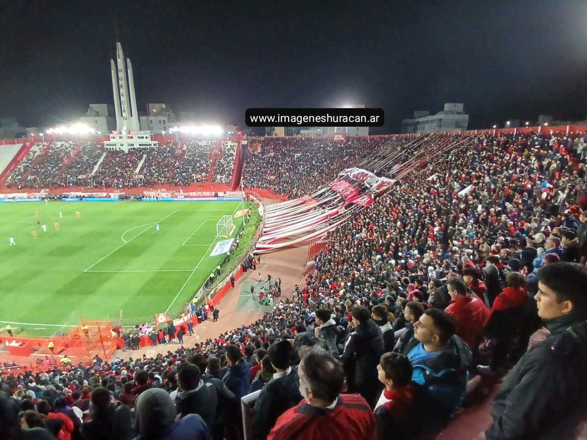 Peleando abajo, un martes a las 21hs... En las malas mucho más #Huracan