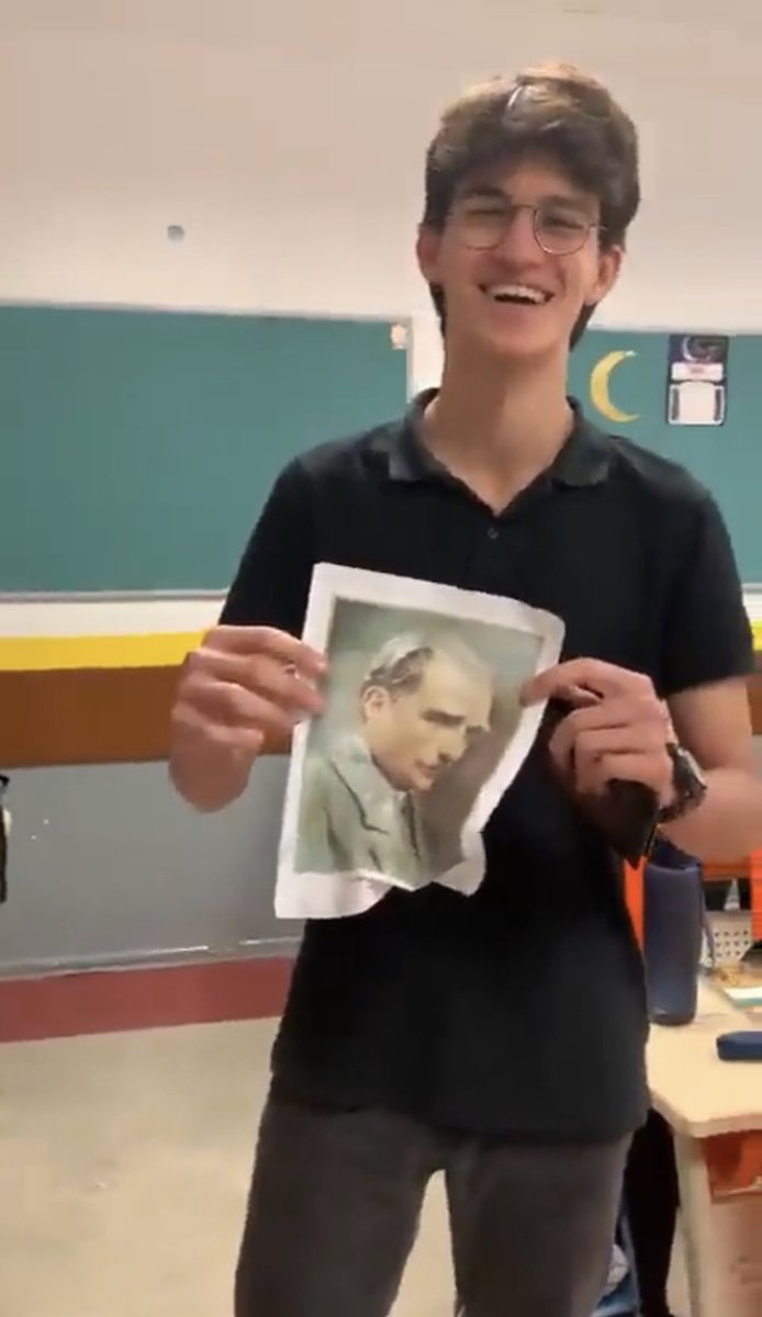 M.A.M. 100. Yıl Özel bölümünün tanıtımını çektik bu gece. O gençlerin pırıl pırıl gözleri içimi umutla doldurdu. Sonra rutin uyku öncesi tivitır…. Karşılaştığım şeye bak. Videoyu izleyemedim bile… Hani başkasının adına utanmak mı dersin, acımak mı dersin, ne diyeyim bilemedim.