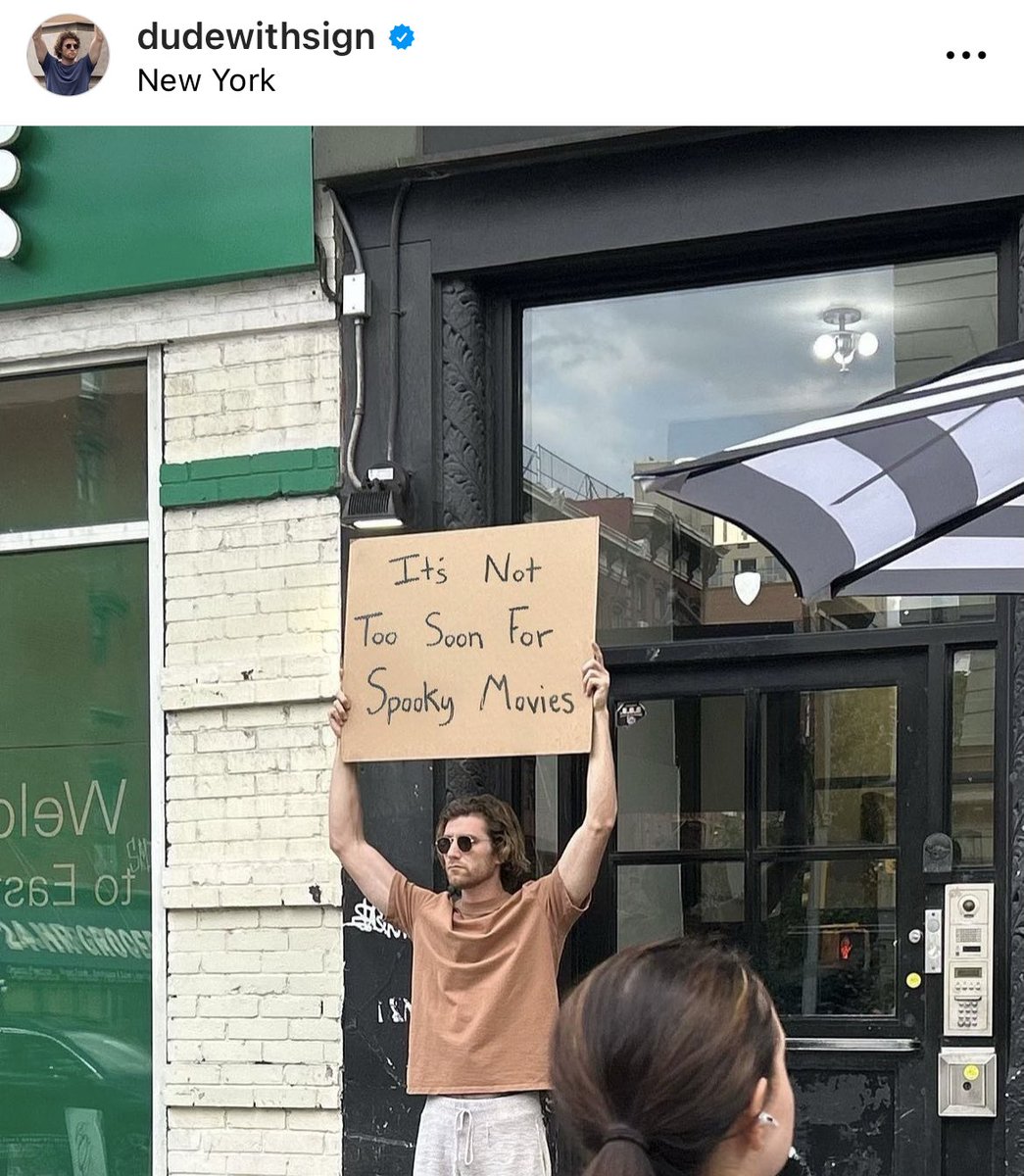 PierreRapido's tweet image. No it’s not #dudeWithSign