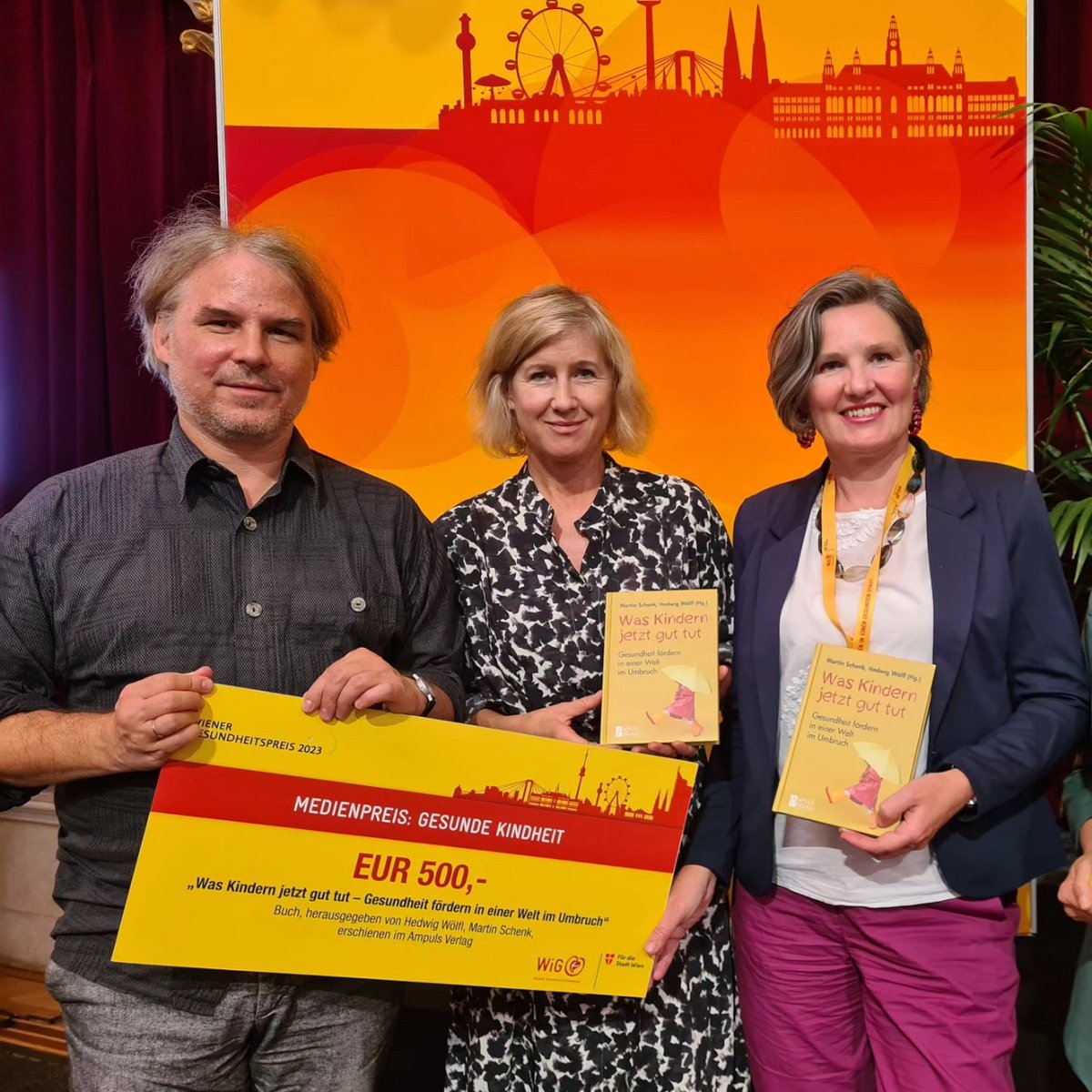 #Buchpreis der Wiener Gesundheitsförderung  gewonnen! Juchhu! 

Mit "Was Kindern jetzt gut tut. Gesundheit fördern in einer Welt im Umbruch" Zum Buch: kinderstärken.jetzt