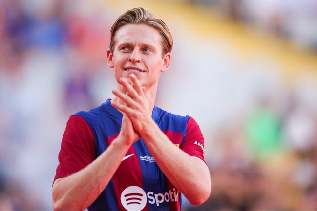 wahiidfcb's tweet photo. I can’t believe Man United wanted to buy Frenkie for 70m😂😂😂 https://t.co/OVCuXzYfbM