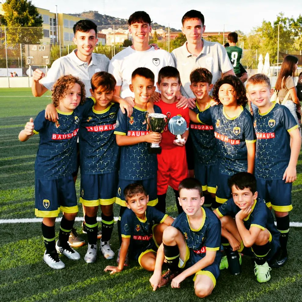 EFGava's tweet photo. 🔵🔵CLUB @EFGava 
💙💚BENJAMÍ S-10 C 

✅Acaba la pretemporada pel nostre Benj S-10 C, un equip que ha fet un període preparatiu molt bo i on ha crescut moltíssim com a grup.

🚀Toca iniciar la lliga i seguir amb aquesta passió i rauxa que us caracteriza

💚💙⚽

#EFGavà #SomEFG https://t.co/a5EsM0cZzz