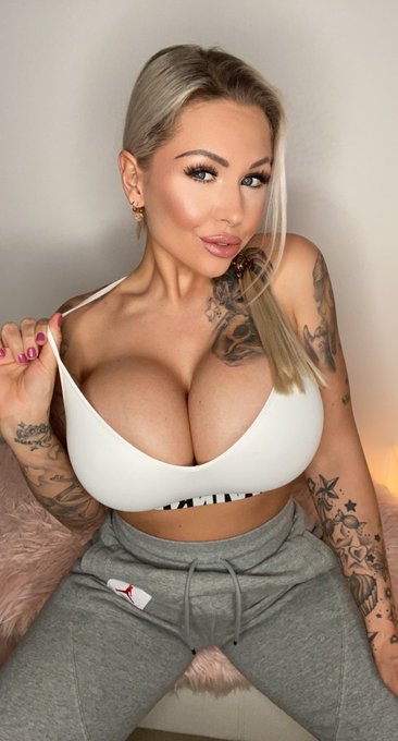 Don&rsquo;t follow your heart - follow me instead ♾️ https://t.co/BADNYT6gqJ