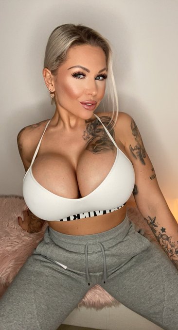 Don&rsquo;t follow your heart - follow me instead ♾️ https://t.co/BADNYT6gqJ