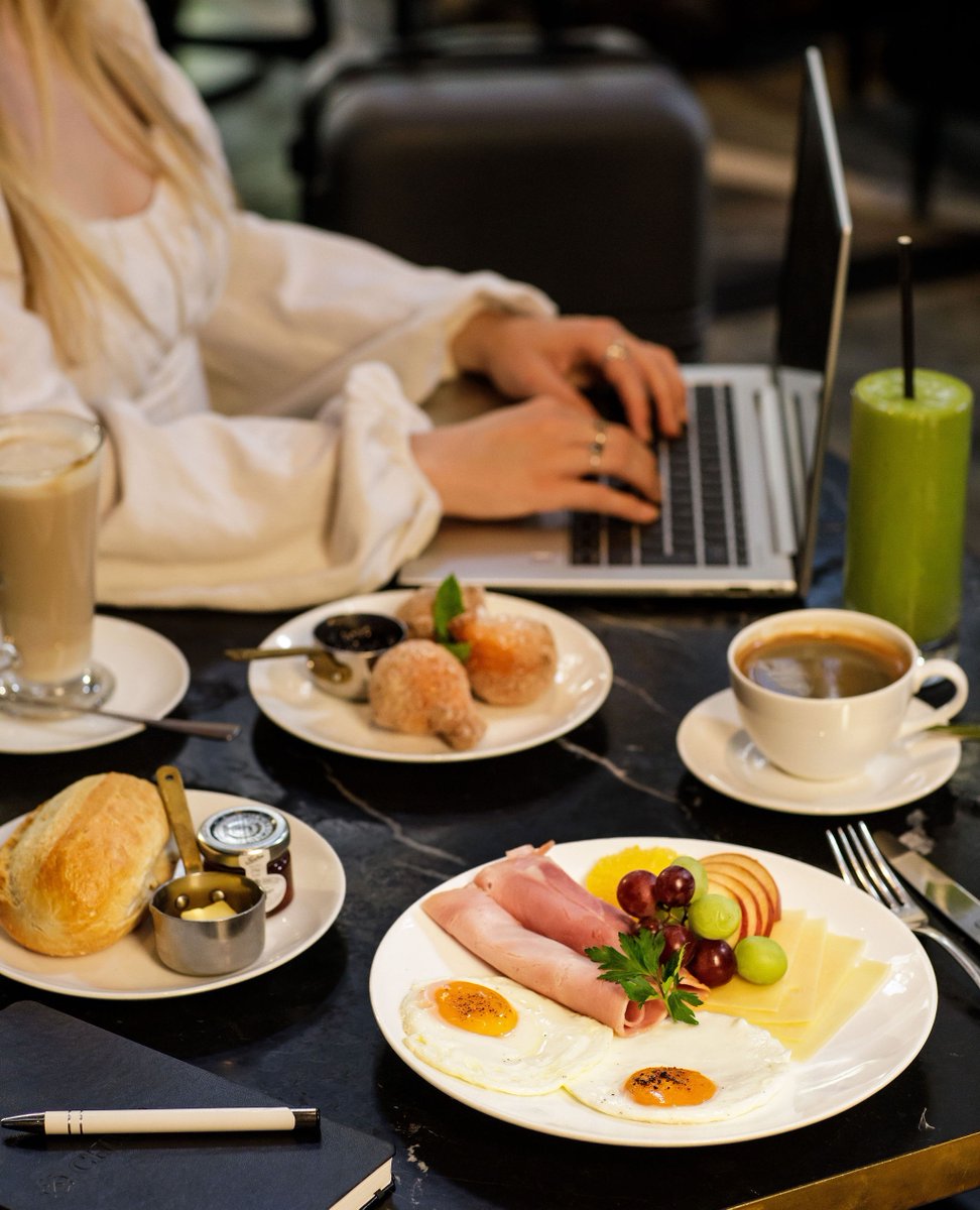 The "Berlin" Breakfast 

Two fried eggs, Emmentaler cheese, cooked ham, fresh fruit, toast, butter and strawberry jam 

Available 8am weekdays and 9am weekends